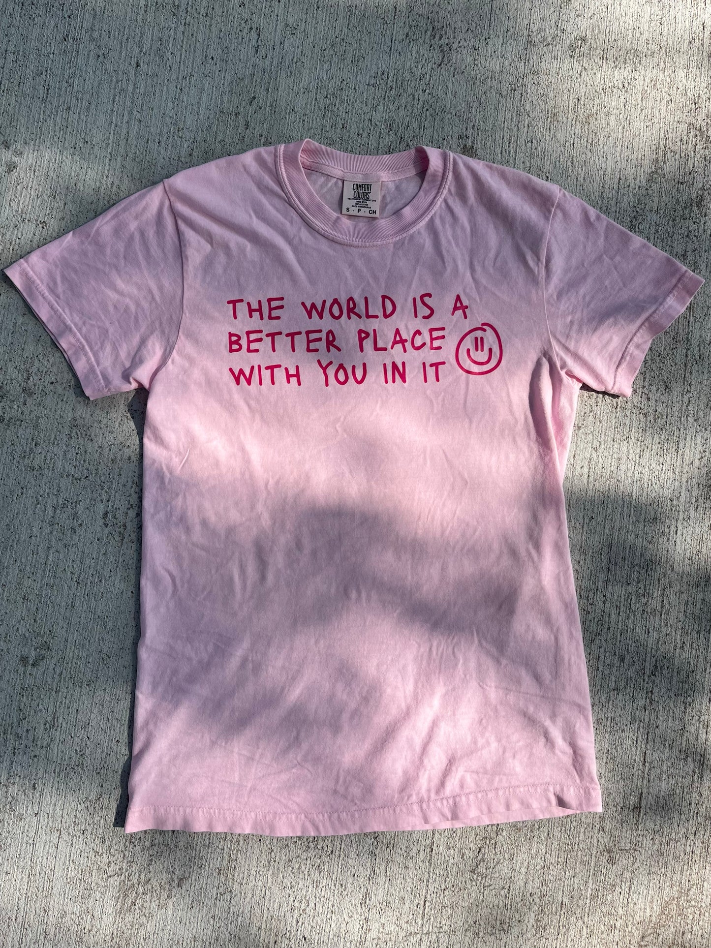 the world is better with u - pink tee